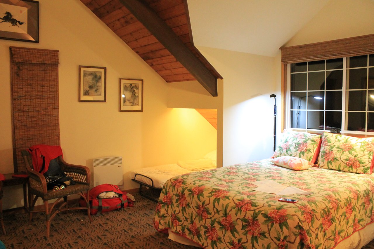 Weekend Stay at Kilauea Lodge